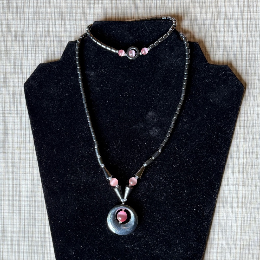 Chic Pink and Hematite Pendant Necklace and Bracelet
